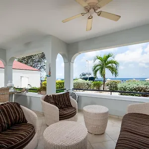 https://luxury-seafront-4p-large-ground-floor-apartment.comcaribbean.com